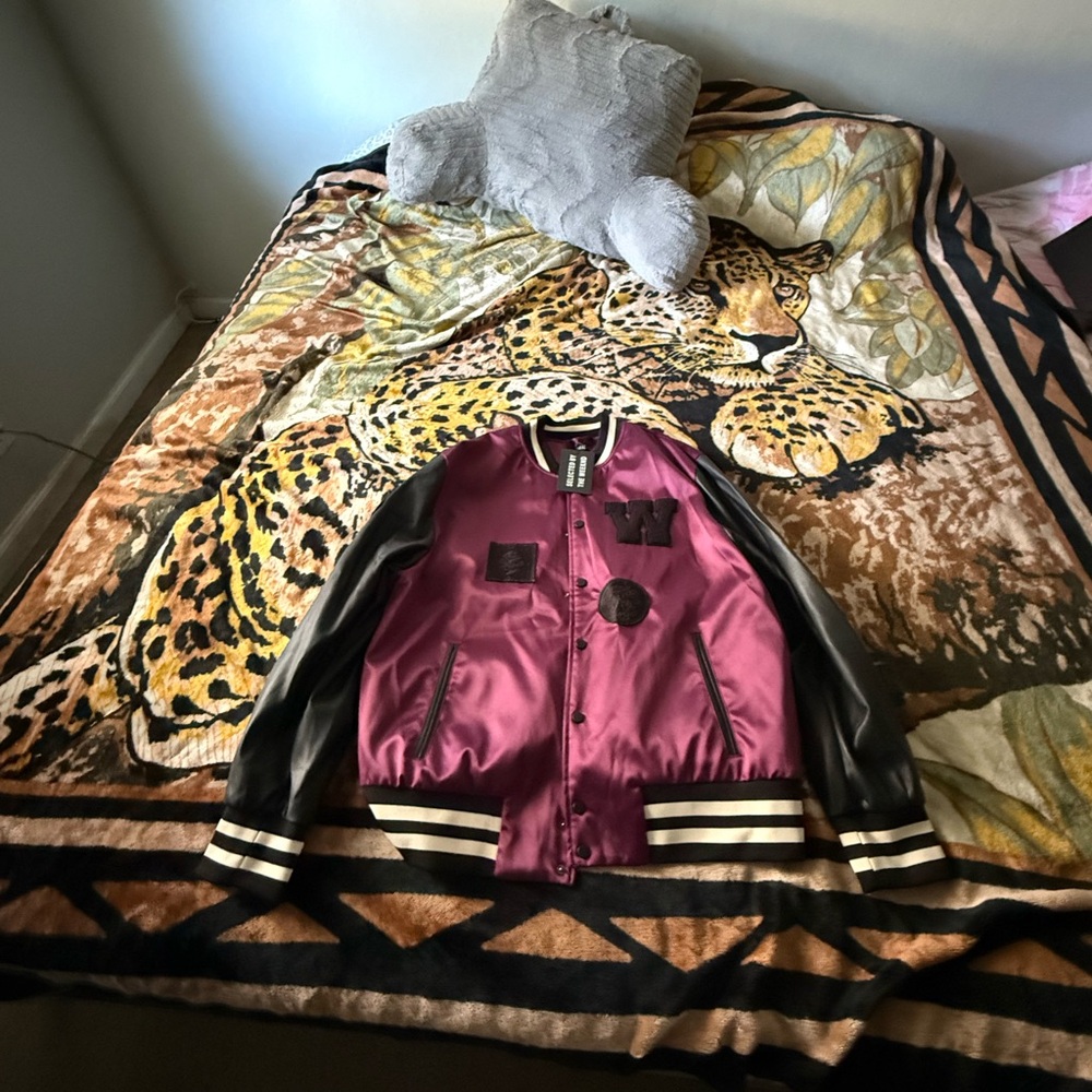 Stylish Maroon Bomber Jacket With Snake Design - image 3